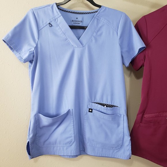 Beyond Scrubs Ceil Blue Wine Scrub Top Bundle XS - Picture 2 of 16